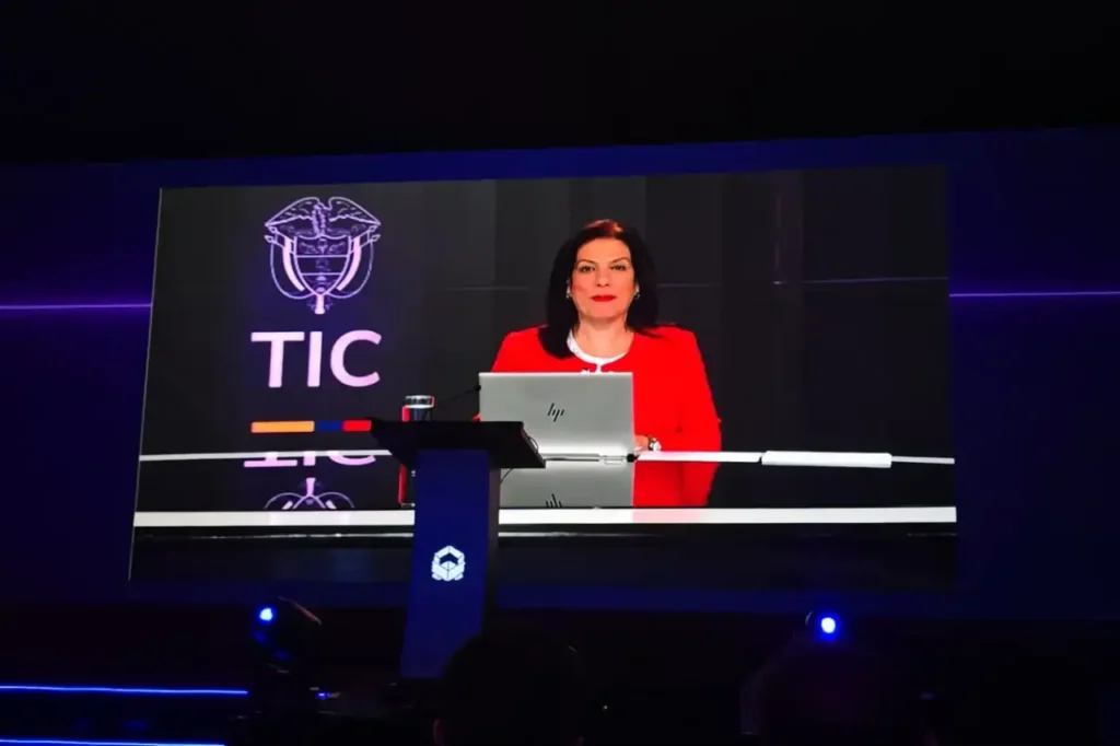 MINISTRA TIC ALEXANDRA FALLA